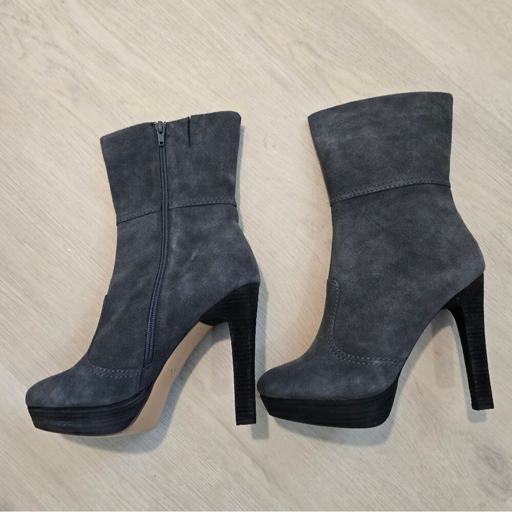 BCBG Max Azria Aubrey Suede Grey Heeled Platform Booties SZ 9.5